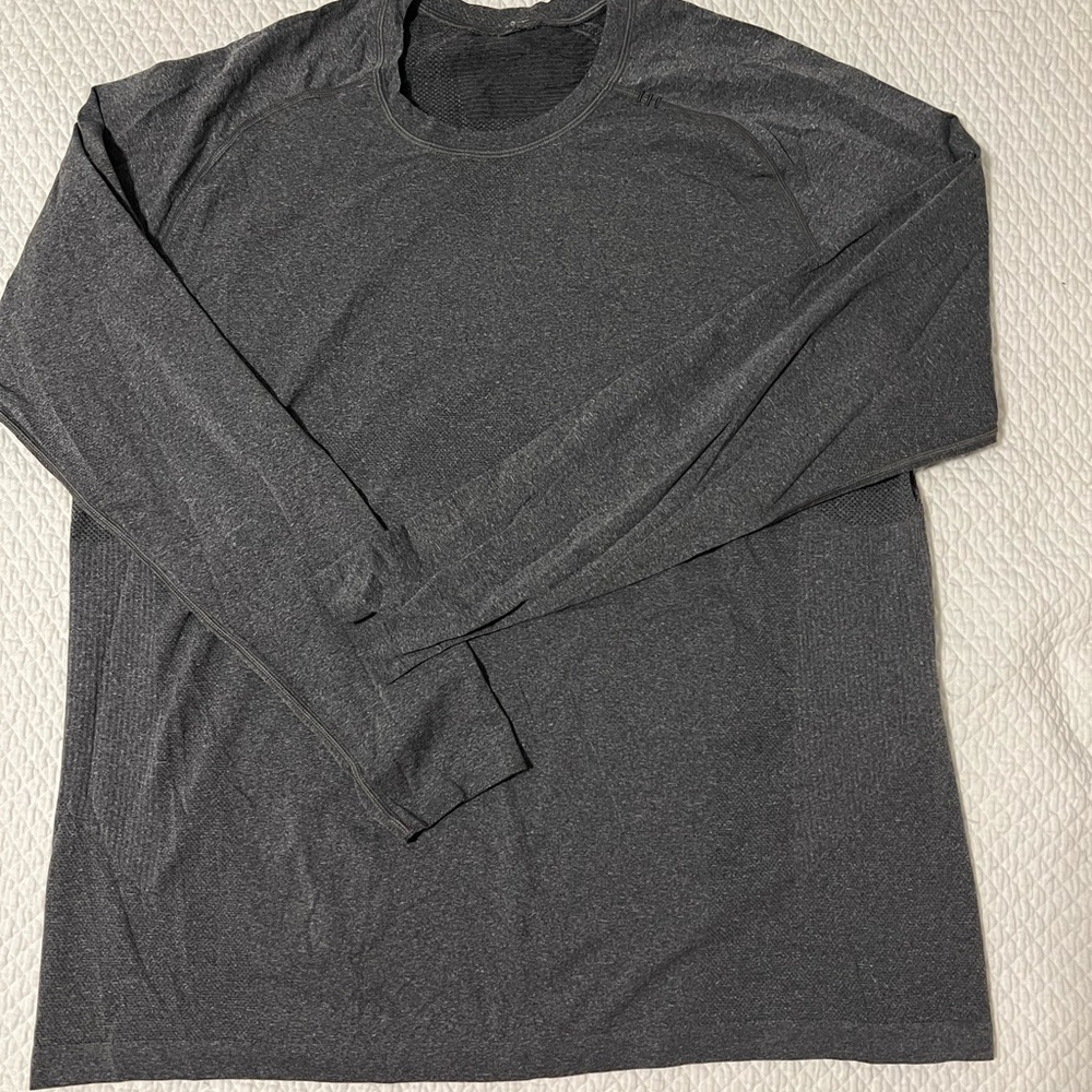 Like new mens lululemon long sleeve shirt in charcoal. Smoke free, clean home!
